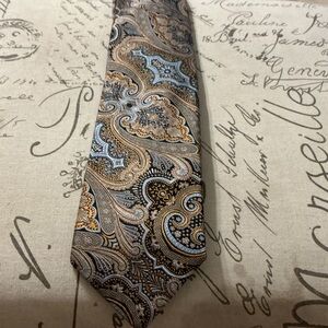 Gaiety’s J Z Richard’s Gallery Collection
Silk Paisley Patterned Men's Tie
